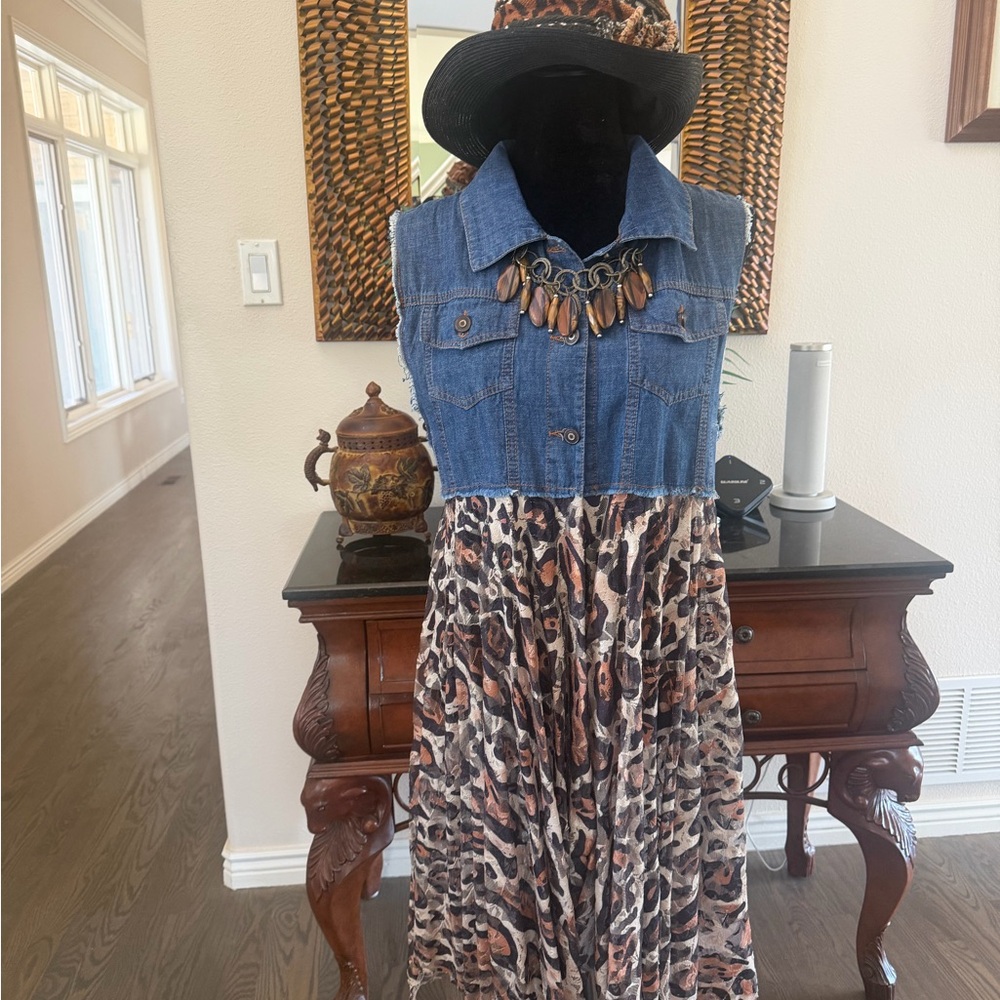 Denim and Leopard Print hi/low Shirt Jacket